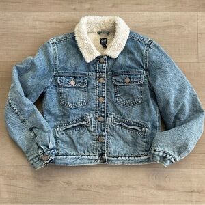 VINTAGE GAP // Cropped Blue Denim Jacket with Cream Sherpa Collar